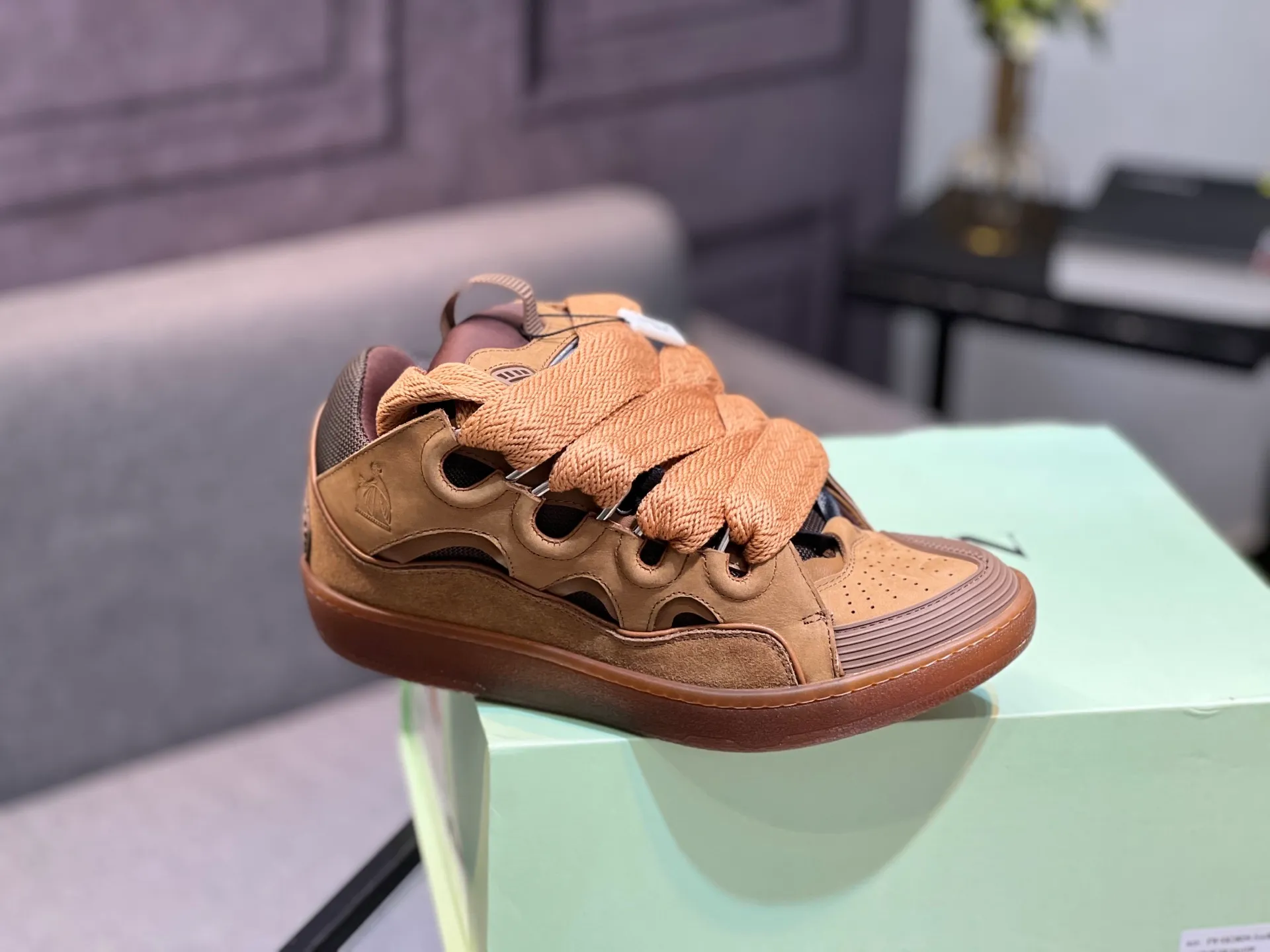 Men's men's shoes💰780 [LANVIN] Latest lace-up fashionable casual sneakers for couples High-quality CLAY couple series‼ ️ The latest trendy products of the season 🌈Many bloggers have planted grass and purchased the original open-mold customization. The upper and outsole are sewn with mark threads without edge sealing. Multiple material splicing combination design. Very versatile for fashionable and casual wear. Comfortable on the feet. Recommended for self-retention (upper cowhide + cow suede + breathable mesh) inner foot pad cowhide exclusive original open-mold clear logo rubber outsole ⚠️36-44 yards (45 custom-made)